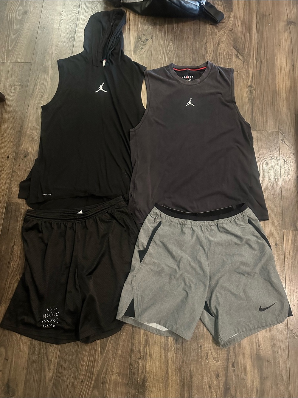 Air Jordan, Nike, Lululemon and Champion BUNDLE PERFECT FOR WORKOUTS SZ L